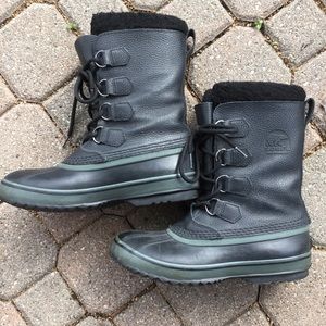 Men’s Sorel Size 8 Black Leather Upper and Warm Felt Removable Lining.